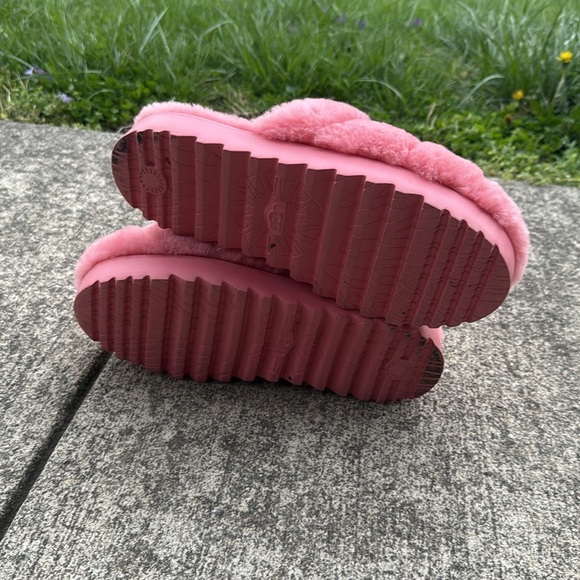 Cozy Pink Uggs Slippers - Picture 4 of 6